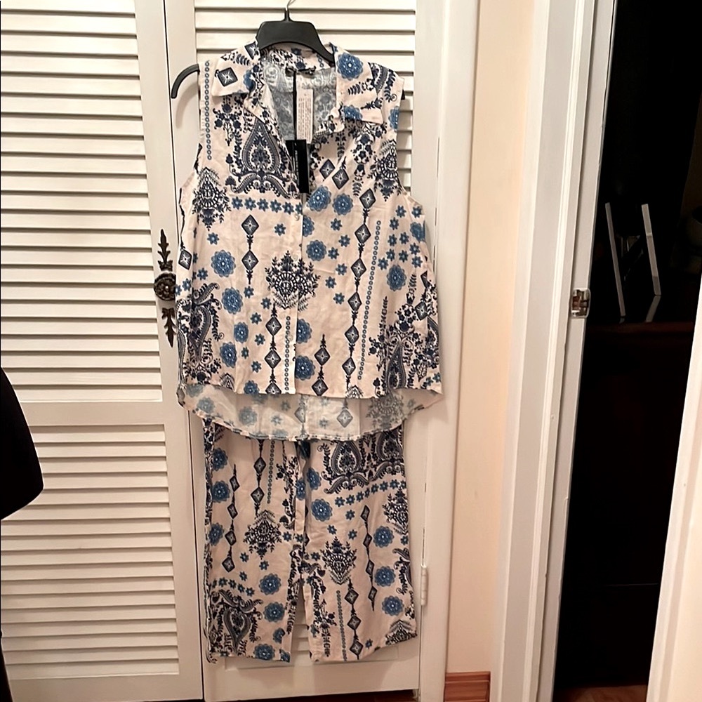 NWT Italian set linen blend Blue and
Cream Paisley wide pants Set size M
